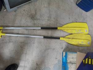 lot 9 image: Caviness Oars...