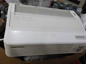 lot 41 image: Oreck XL Air Purifier...