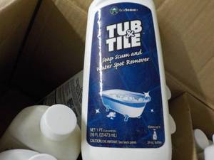 lot 55 image: 11 - 16 oz Bottles Tub and Tile Cle...