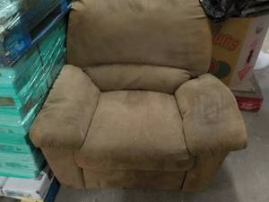 lot 63 image: Overstuffed ChairRocker and 4 Slee...