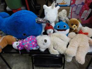 lot 101 image: Lot of Large Stuff Animals Toys...