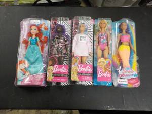 lot 105 image: Barbie Doll Lot    ...