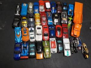 lot 125 image: Hot Wheels, Motorcycles, Truck Haul...