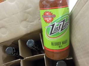 lot 224 image: Case of 12 - 32 oz Bottles Zing Zan...