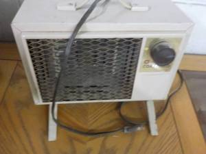 lot 264 image: Coast Glo Heater- powers on...
