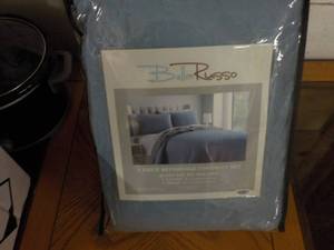 lot 266 image: Queen Size Bella Russo 3 pc Reversi...