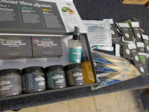 lot 280 image: BeMindful and InVitamin Sample Pack...