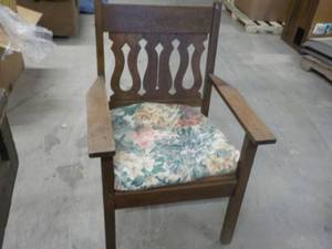 lot 344 image: Mission Style Oak Chair...