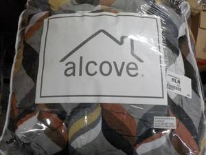 lot 362 image: Alcove King Size 20 pc Bedset...