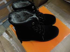 lot 364 image: Lugz Womens Size 9 Steel Toe Convo...