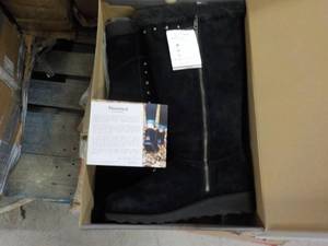 lot 369 image: Bear Paw Womens Size 11 Boots...