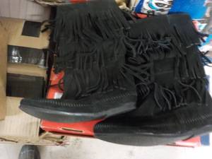 lot 379 image: Minnetonka Boots Womens Size 9 ...