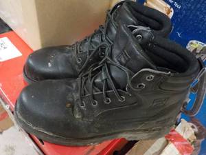 lot 384 image: Fila Steel Toe Mens size 9 has be...