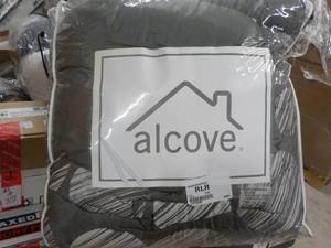 lot 387 image: Alcove 20 pc Queen Bedset...