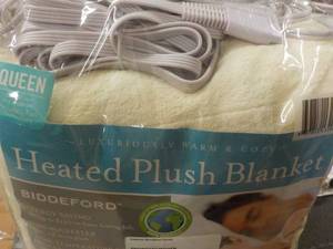 lot 390 image: Queen Heated Plush Blanket...