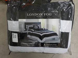 lot 394 image: London Fog King Size 5 pc Comforter...