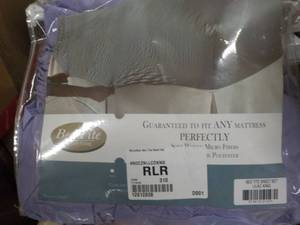 lot 396 image: Bed Tite Lilax King Size Sheet Set...