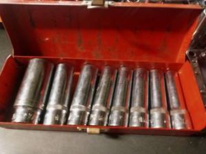 lot 15 image: Carlyle deep socket set in metal box