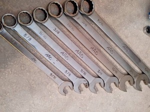 lot 8 image: Mac Tools SAE combination wrenches
