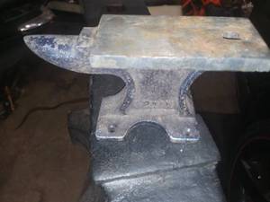 lot 28 image: Watchmakers hobbiest anvil