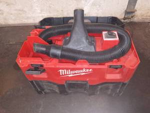 lot 26 image: Milwaukee M18 2 gallon wetdry vac