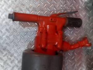 lot 63 image: CP 80 pound jack hammer with chipper bit