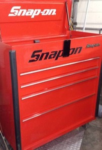 lot 4 image: Snap On rolling tool chest with flip top lid