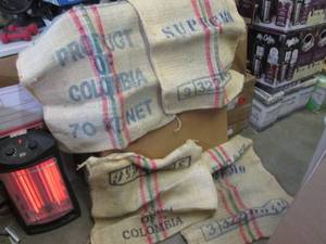lot 1 image: (D-1) Lot of 4 Large 70 kg Burlap B...