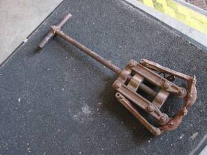 lot 3 image: (RMDR) Large Vintage Metal Tool See...
