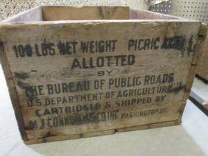 lot 6 image: (D-4T) Large Vintage Wood CrateBox...