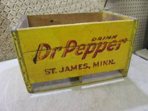 lot 8 image: (D-2) Vintage Wood Dr Pepper Crate ...