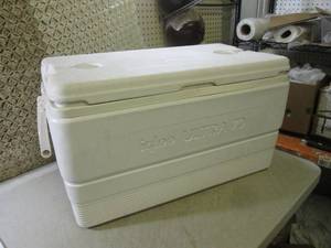 lot 10 image: (A-2T) Large Igloo Ultra 70 (70 qt)...