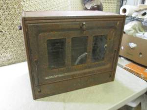 lot 14 image: (RM2) Perfection Vintage Oven 21 1...