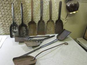 lot 16 image: (EW4) Assorted Vintage Ash Shovels...