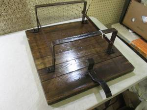 lot 17 image: (RM5) Vintage Wood and Metal Wall D...
