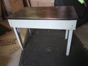 lot 19 image: (A-2T) Vintage Wood Table 36 x 22...