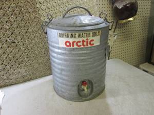 lot 21 image: (RMC) Vintage Insulated Drinking Wa...