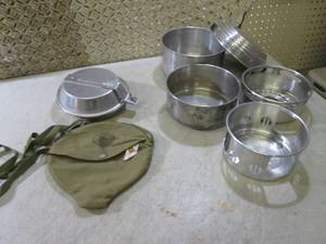 lot 33 image: (CSB) Vintage Boy Scout Pan Set and...