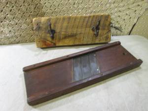 lot 35 image: (RM2) Vintage Wood Slicer Board and...