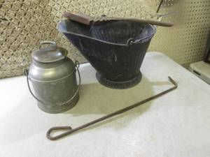 lot 40 image: (RMDR) Vintage Ash Bucket with Ash ...