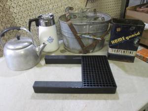 lot 44 image: (A-1) Misc Vintage Etc ...