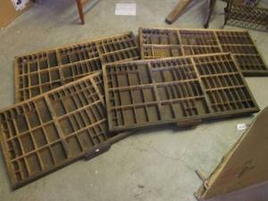 lot 46 image: (EW2) Lot of 4 Vintage Drawers with...