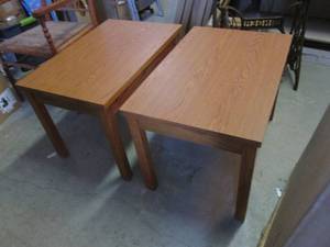 lot 47 image: (CS) Pair of End Tables 30 x 20 x...