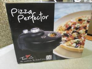 lot 76 image: (A-3) Pizza Perfector ...