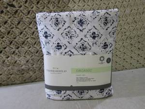 lot 80 image: (CS) Full Size Organic Sheet Set...