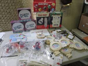 lot 90 image: (RM1) Lot of Misc See Photos...