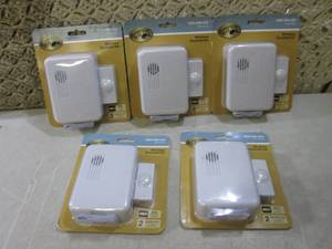 lot 99 image: (D-1) Lot of 5 Wireless Doorbell Ki...