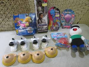 lot 113 image: (CS) Assorted Kids Toys and Wall De...