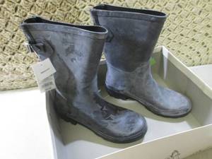 lot 115 image: (F-1) Pair of New Rubber Waterproof...