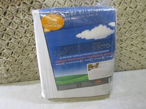 lot 119 image: ( D-3) King Size Comforter Protecto...